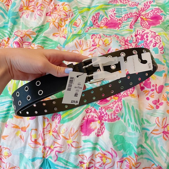 Leather Grommet Belt - Picture 4 of 4